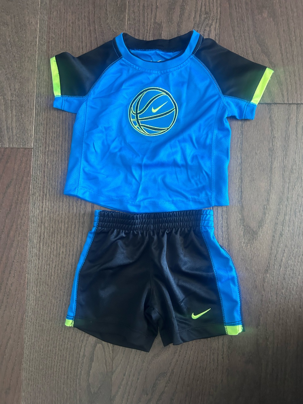 Nike Size 12 month Boy's 2 Piece Outfit